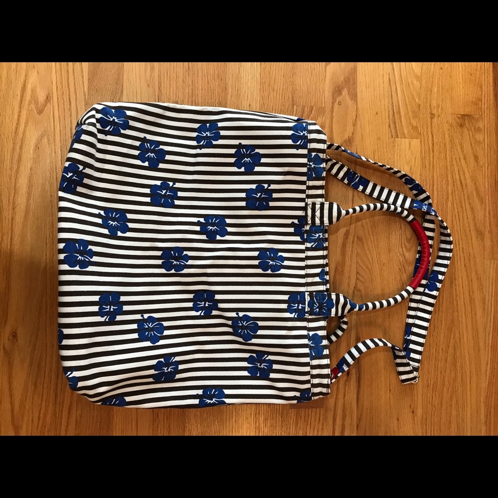 Tote with a small matching pouch